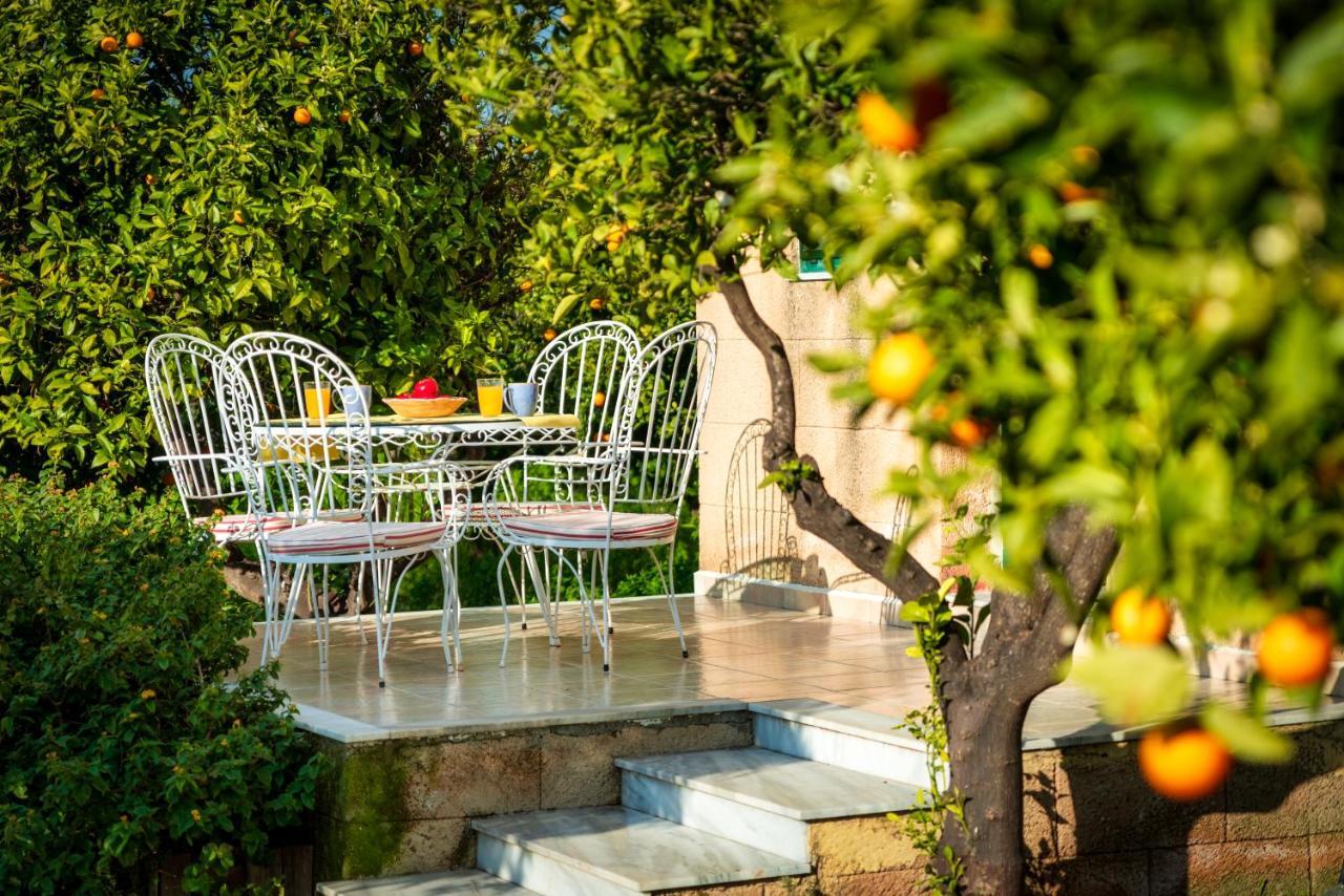 Hébergement de vacances The Tower With The Orange Tree Garden *